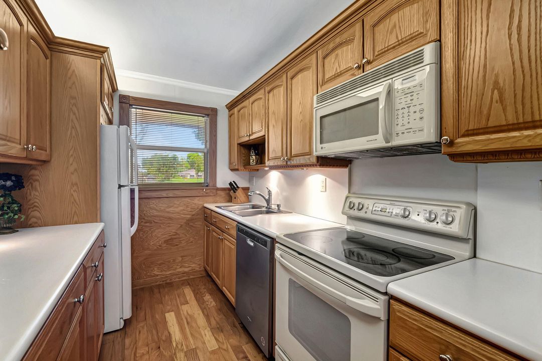 For Sale: $225,000 (2 beds, 2 baths, 1137 Square Feet)