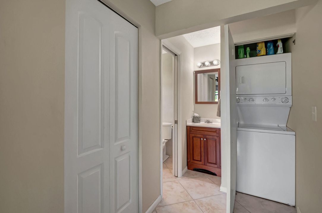 For Sale: $225,000 (2 beds, 2 baths, 1137 Square Feet)