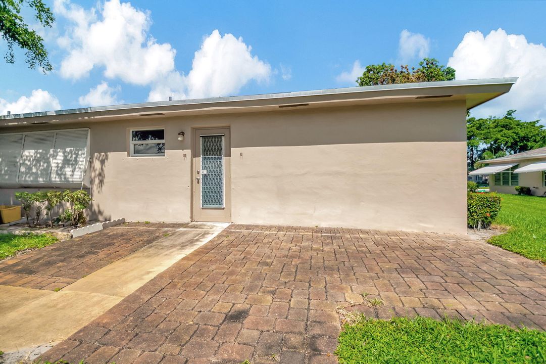 For Sale: $225,000 (2 beds, 2 baths, 1137 Square Feet)