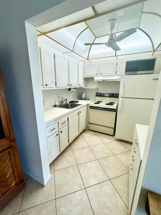 For Rent: $1,500 (1 beds, 1 baths, 720 Square Feet)