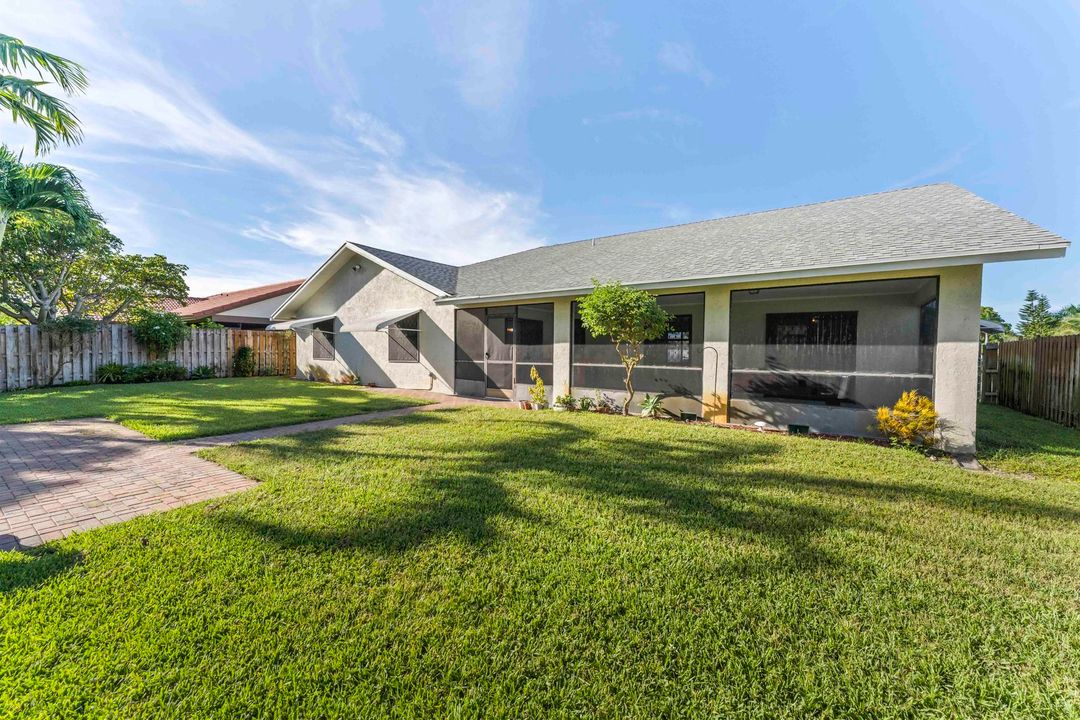 For Sale: $625,000 (3 beds, 2 baths, 1753 Square Feet)