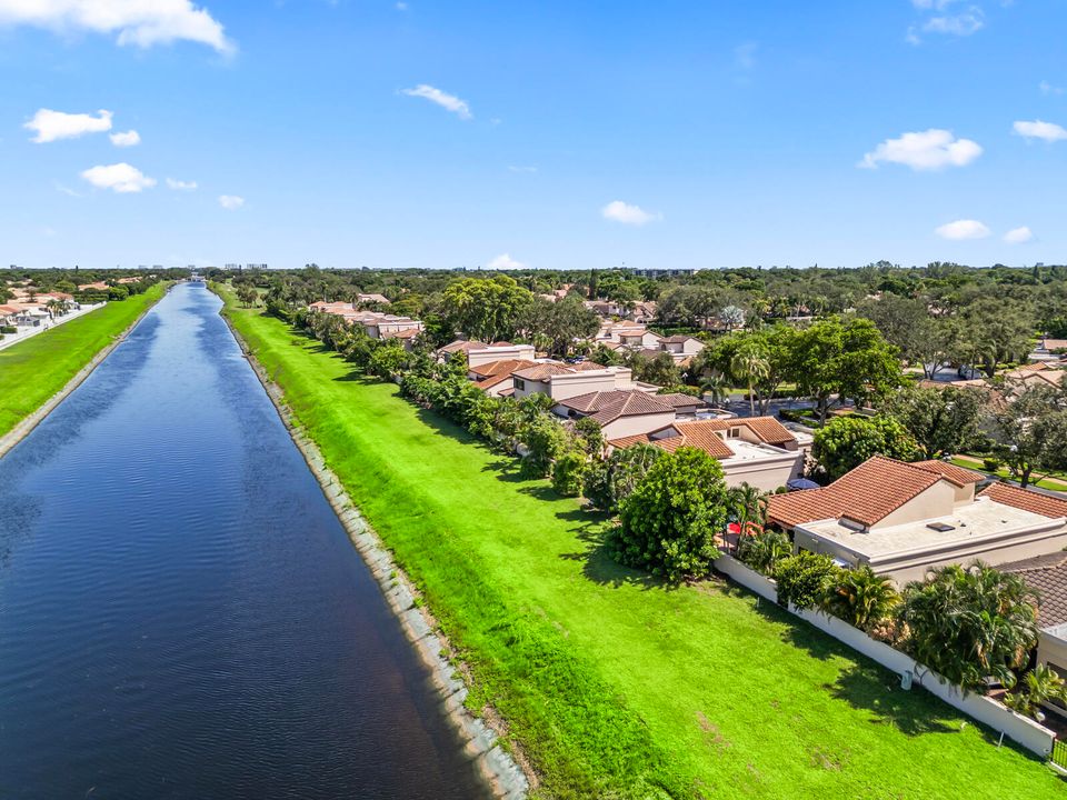 For Sale: $950,000 (2 beds, 2 baths, 2219 Square Feet)