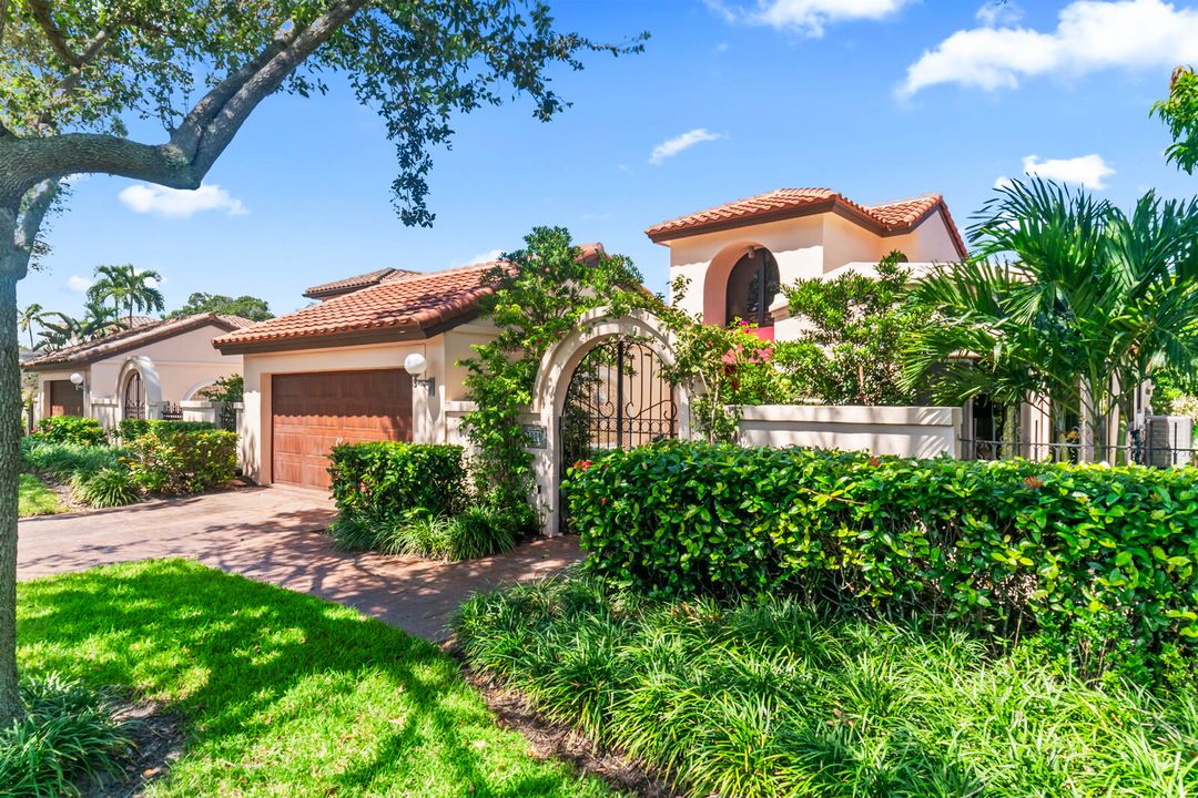 For Sale: $950,000 (2 beds, 2 baths, 2219 Square Feet)