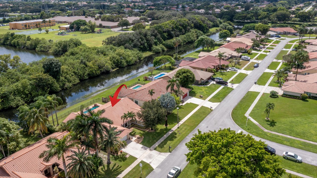 For Sale: $950,000 (4 beds, 3 baths, 2702 Square Feet)