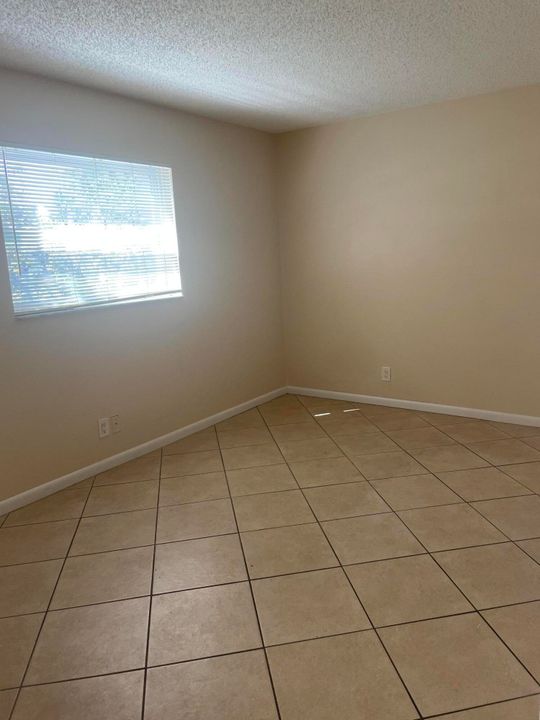 For Sale: $149,000 (1 beds, 1 baths, 596 Square Feet)