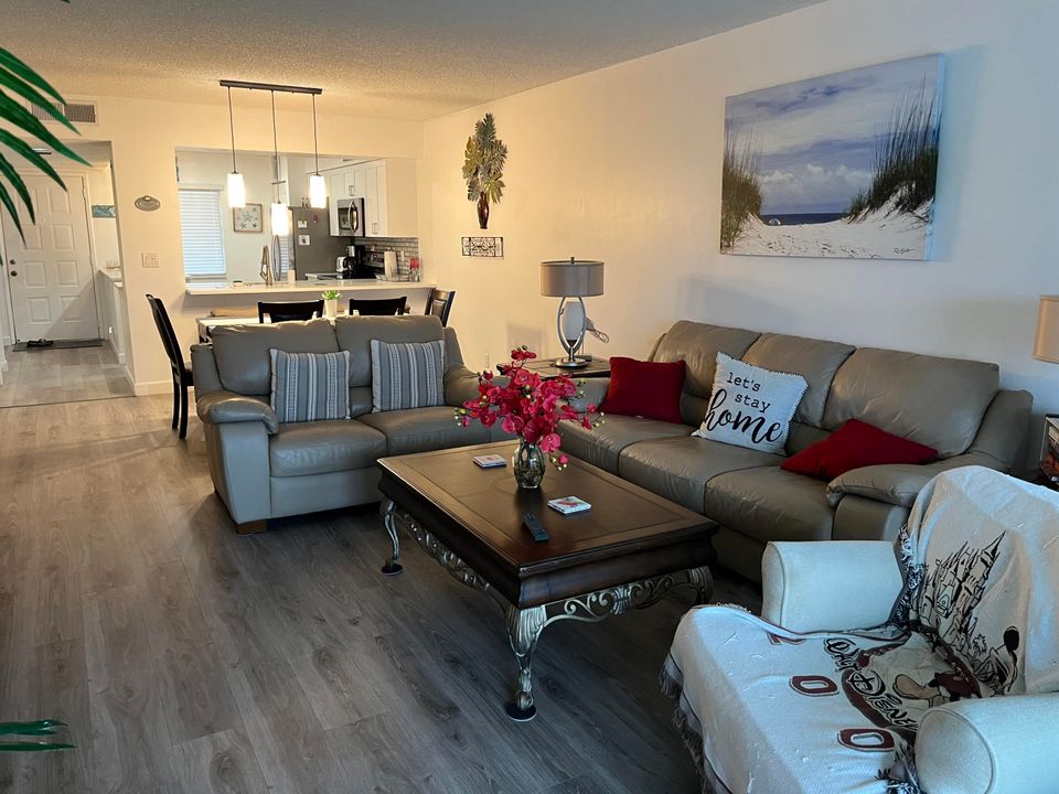 For Sale: $289,990 (2 beds, 2 baths, 1220 Square Feet)