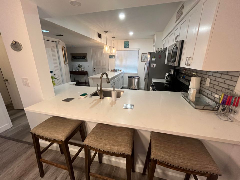 For Sale: $289,990 (2 beds, 2 baths, 1220 Square Feet)