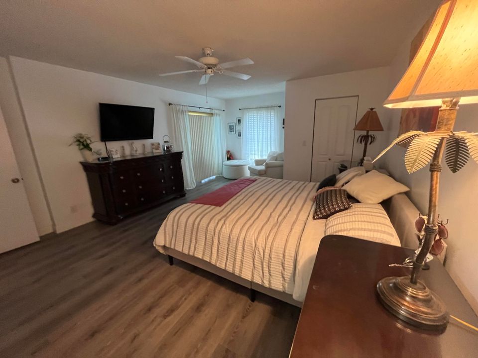 For Sale: $289,990 (2 beds, 2 baths, 1220 Square Feet)