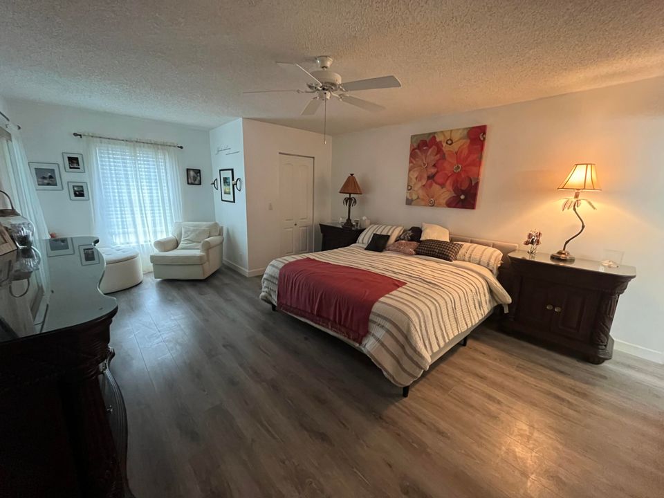 For Sale: $289,990 (2 beds, 2 baths, 1220 Square Feet)