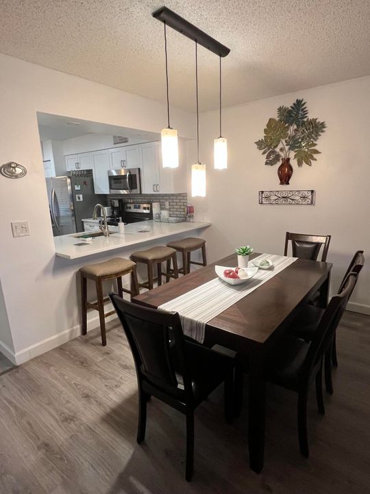 For Sale: $289,990 (2 beds, 2 baths, 1220 Square Feet)