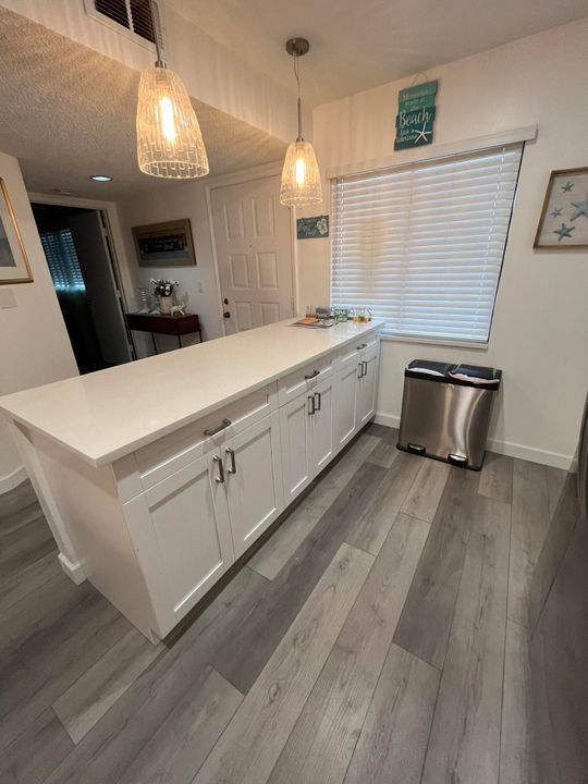 For Sale: $289,990 (2 beds, 2 baths, 1220 Square Feet)