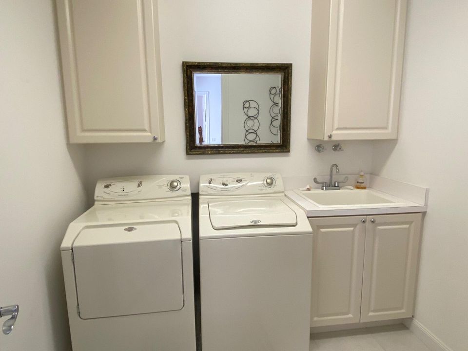 For Sale: $180,000 (3 beds, 2 baths, 1723 Square Feet)