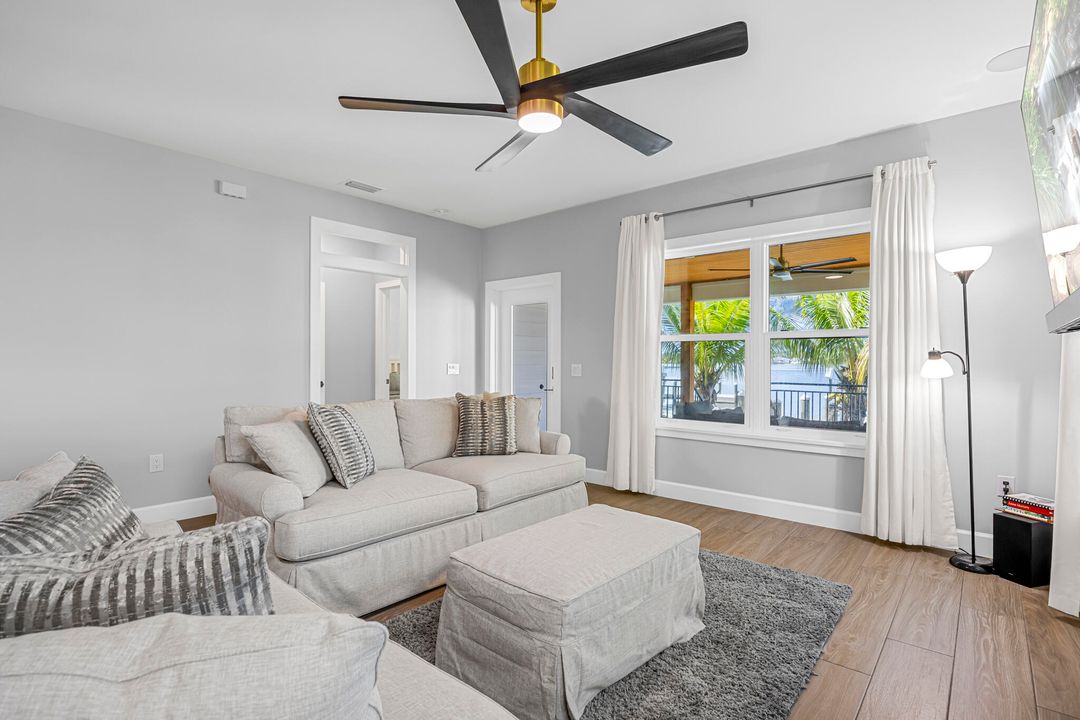 For Sale: $979,900 (2 beds, 2 baths, 1103 Square Feet)