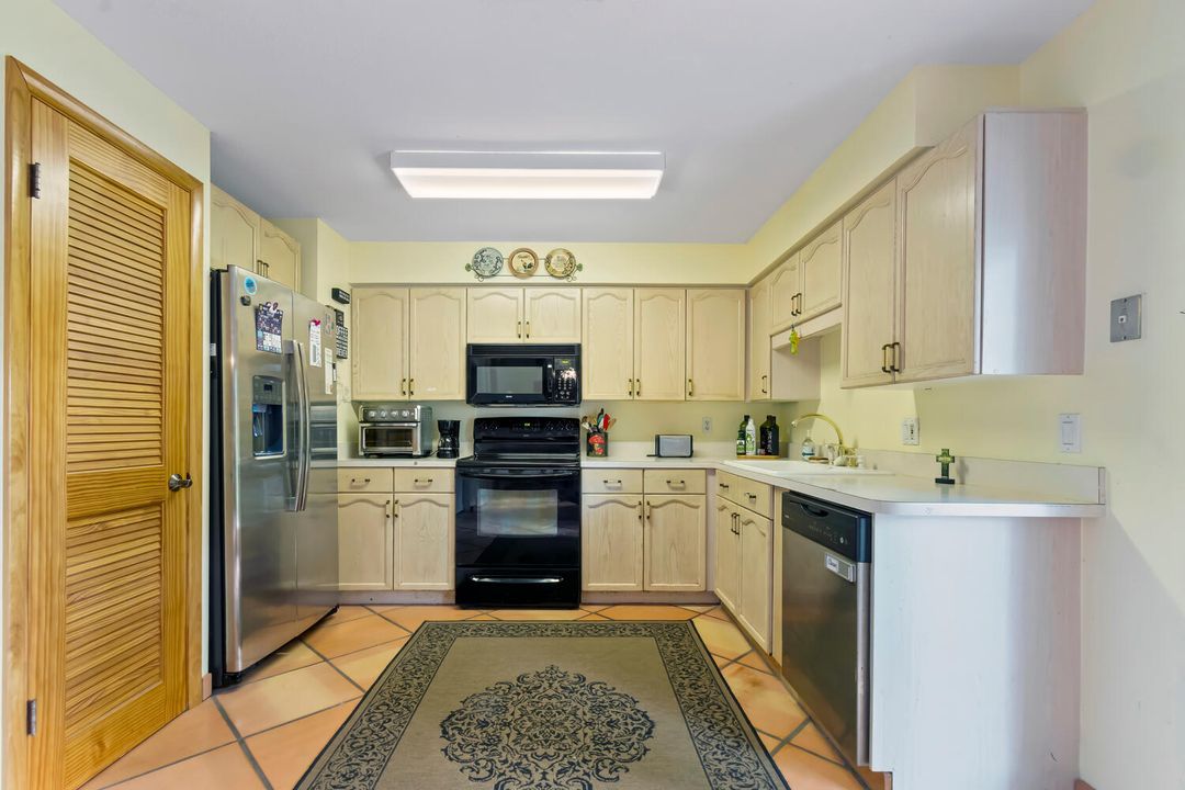 For Sale: $569,000 (3 beds, 1 baths, 1129 Square Feet)