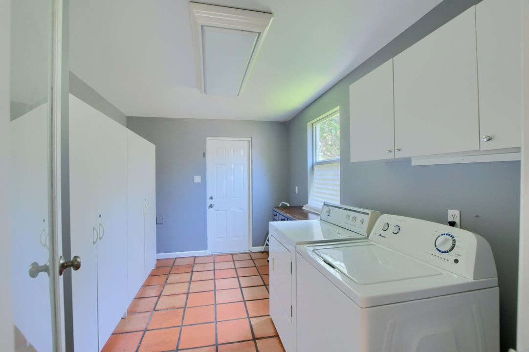 For Rent: $3,100 (2 beds, 1 baths, 1308 Square Feet)