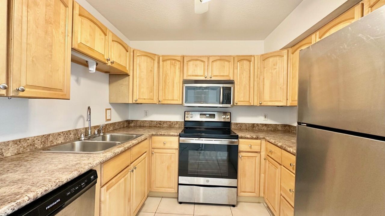 For Rent: $2,000 (2 beds, 2 baths, 1090 Square Feet)