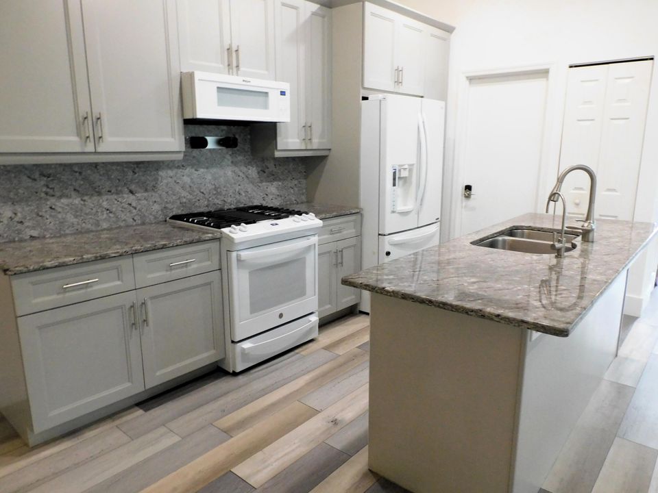 For Rent: $2,300 (3 beds, 2 baths, 1440 Square Feet)