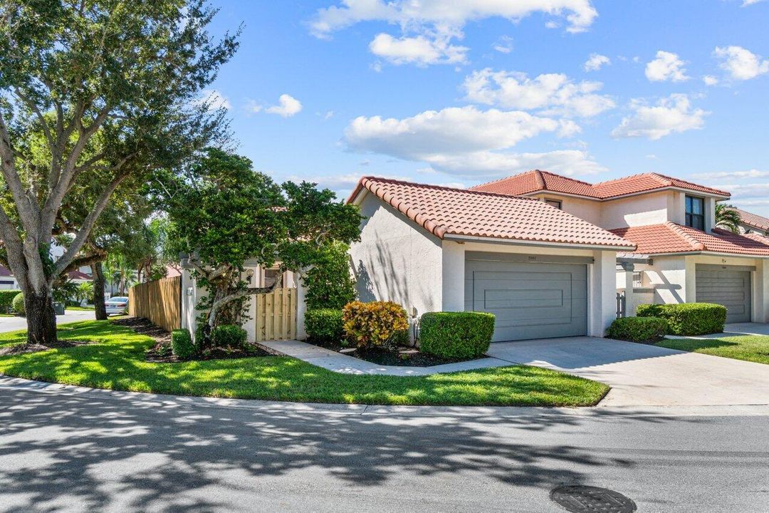 For Sale: $540,000 (2 beds, 2 baths, 1112 Square Feet)