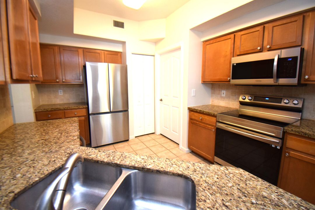 For Rent: $2,950 (3 beds, 2 baths, 1384 Square Feet)