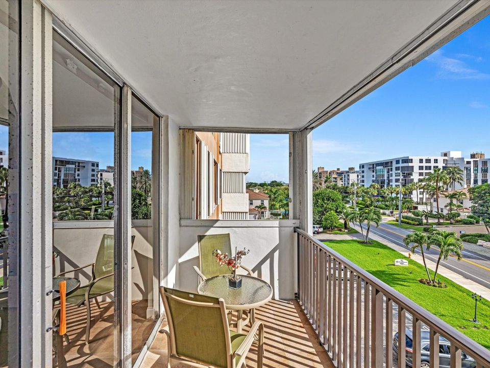 For Sale: $535,000 (2 beds, 2 baths, 1330 Square Feet)