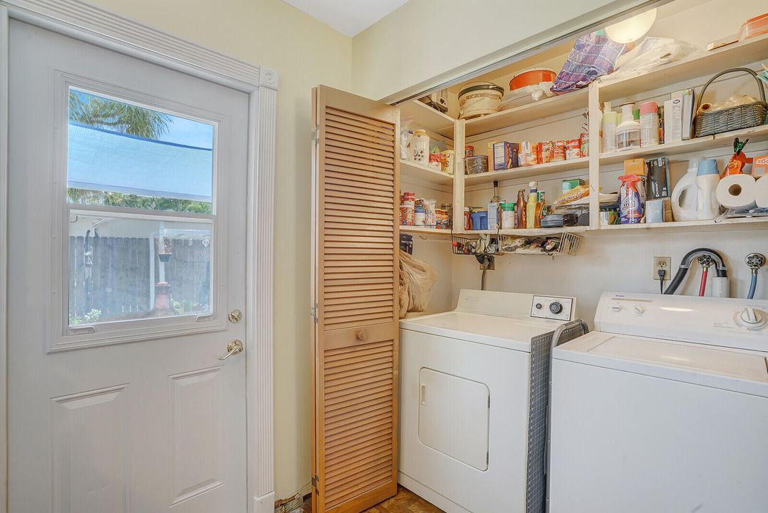 For Sale: $360,000 (2 beds, 1 baths, 840 Square Feet)