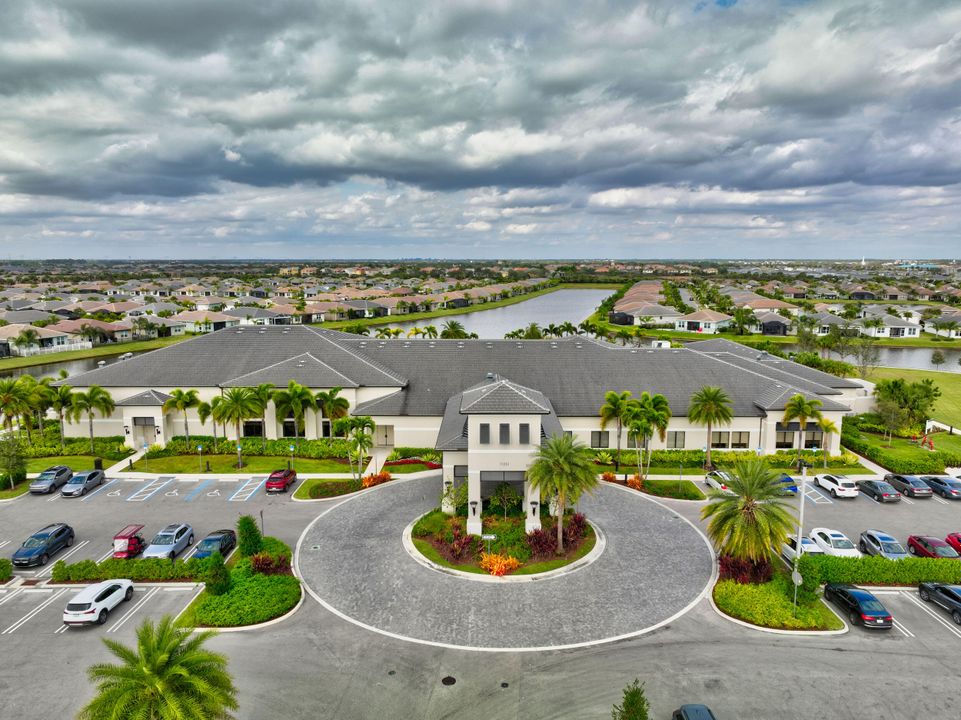 For Sale: $869,000 (3 beds, 2 baths, 2358 Square Feet)