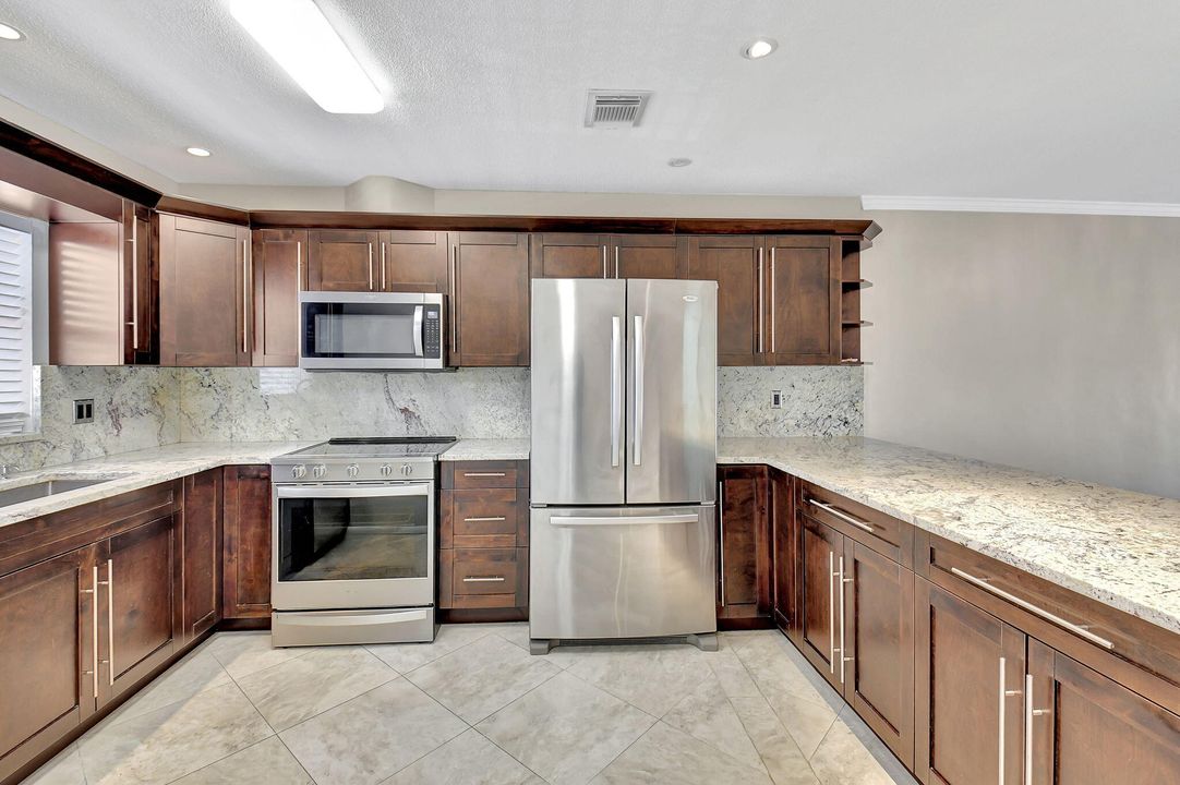 For Sale: $525,000 (2 beds, 2 baths, 1107 Square Feet)