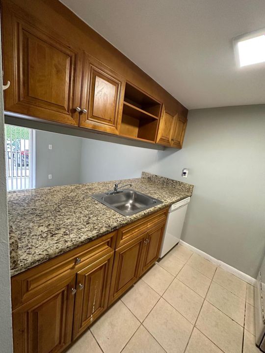 For Rent: $2,000 (2 beds, 2 baths, 855 Square Feet)