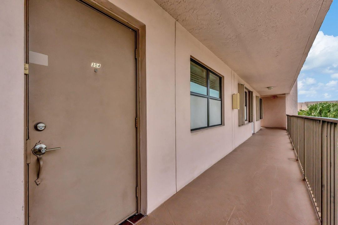 For Sale: $250,000 (2 beds, 2 baths, 1418 Square Feet)