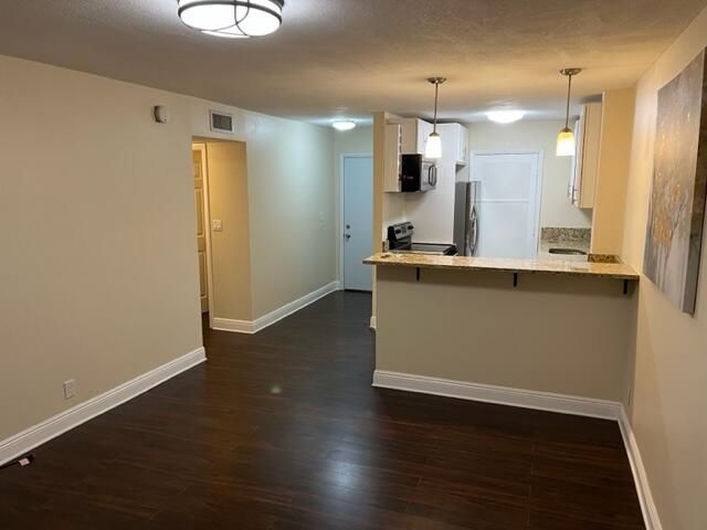 For Rent: $1,850 (1 beds, 1 baths, 640 Square Feet)