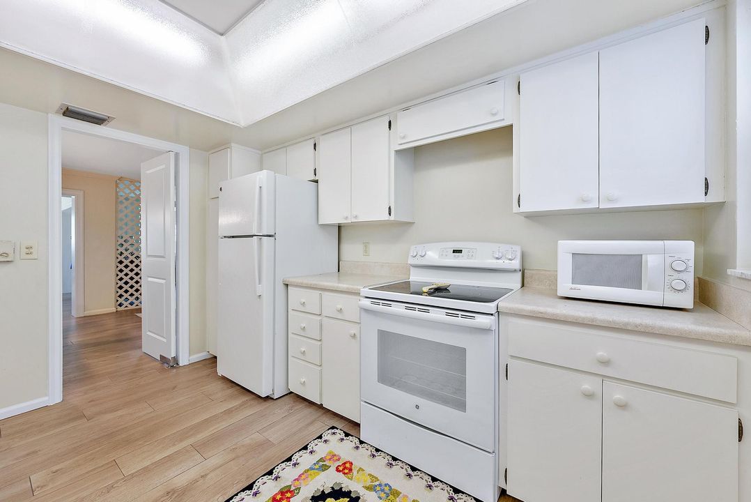 For Sale: $2,100,000 (2 beds, 2 baths, 1753 Square Feet)