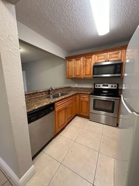 For Rent: $1,875 (2 beds, 2 baths, 900 Square Feet)