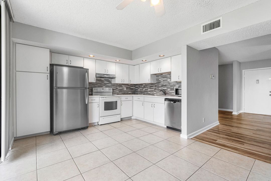 For Sale: $245,000 (2 beds, 2 baths, 1050 Square Feet)