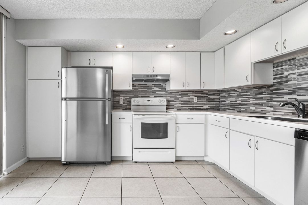 For Sale: $245,000 (2 beds, 2 baths, 1050 Square Feet)