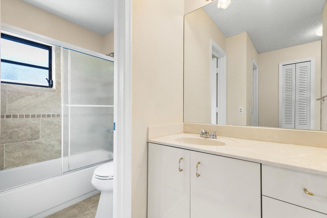 For Sale: $250,000 (2 beds, 2 baths, 1400 Square Feet)