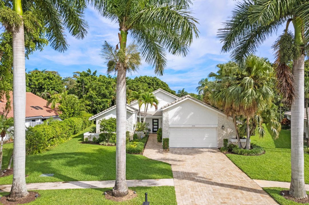 For Sale: $799,900 (3 beds, 2 baths, 2317 Square Feet)