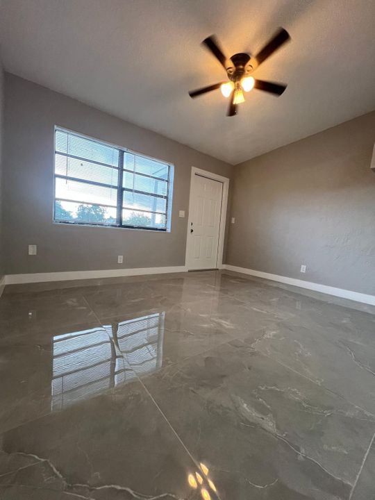 For Rent: $2,800 (3 beds, 2 baths, 858 Square Feet)