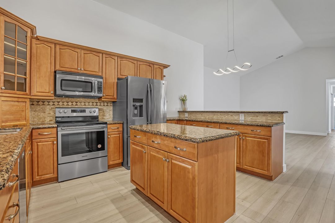 For Sale: $647,000 (3 beds, 2 baths, 1643 Square Feet)