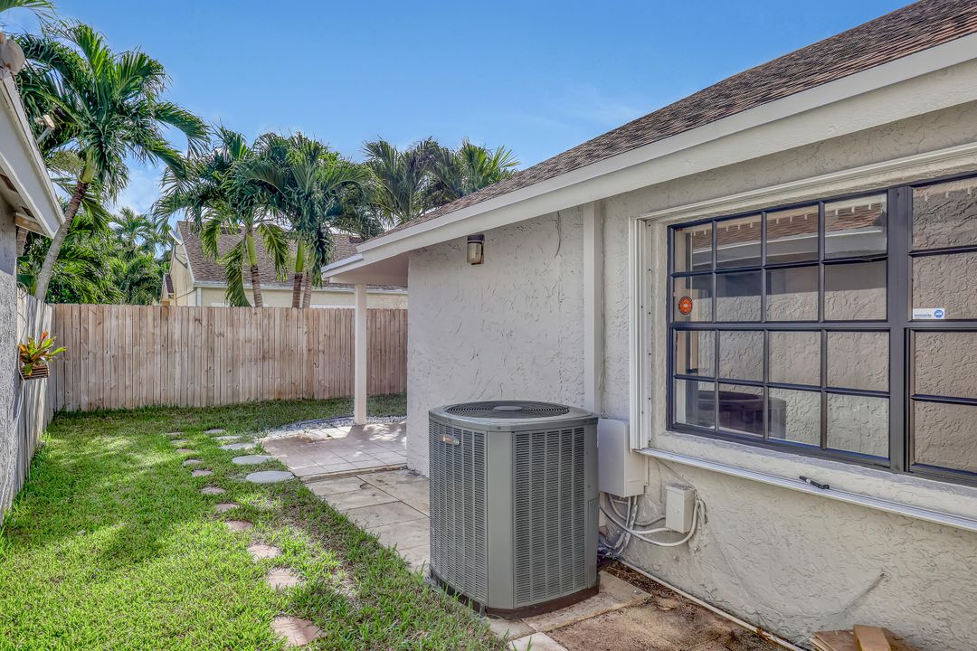 For Sale: $647,000 (3 beds, 2 baths, 1643 Square Feet)