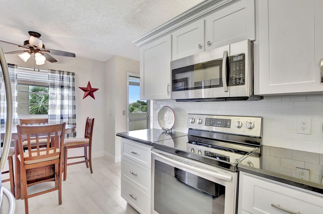 For Sale: $265,000 (2 beds, 2 baths, 1300 Square Feet)