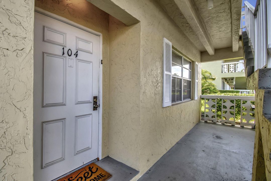 For Sale: $265,000 (2 beds, 2 baths, 1167 Square Feet)