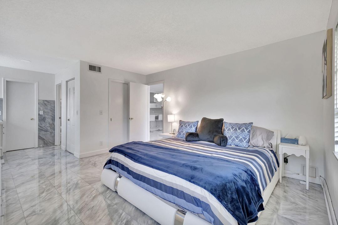 For Sale: $265,000 (2 beds, 2 baths, 1167 Square Feet)