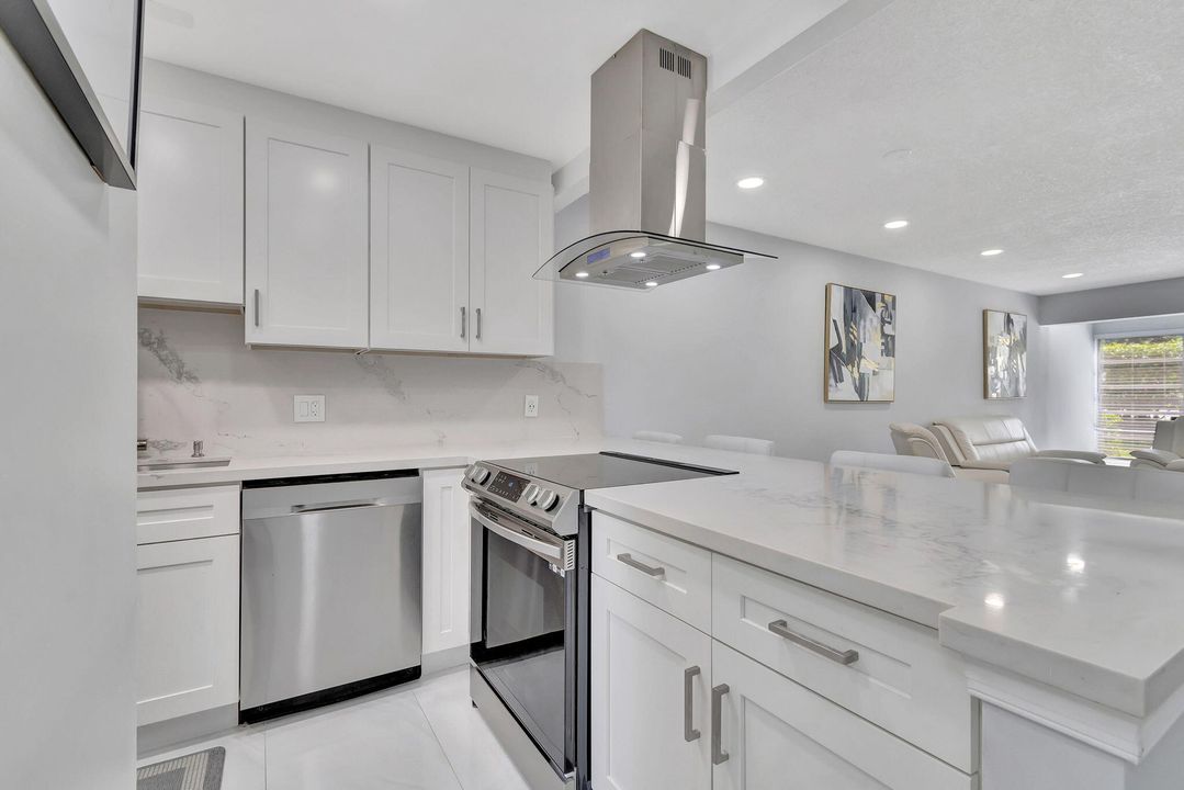 For Sale: $265,000 (2 beds, 2 baths, 1167 Square Feet)