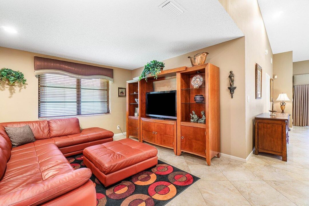 For Sale: $379,000 (2 beds, 2 baths, 1500 Square Feet)