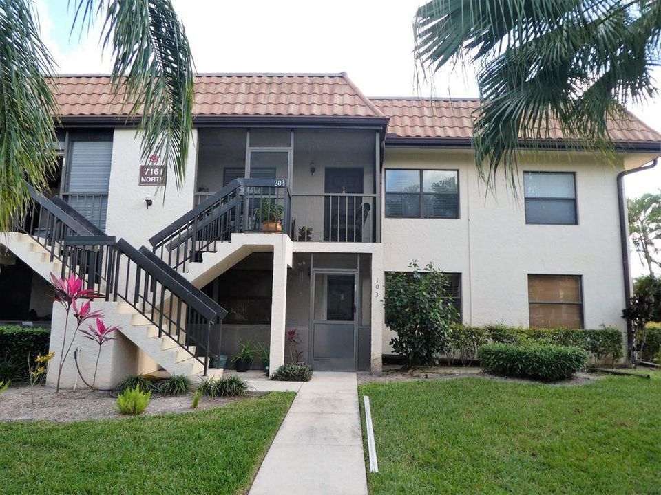 For Sale: $185,000 (2 beds, 2 baths, 735 Square Feet)