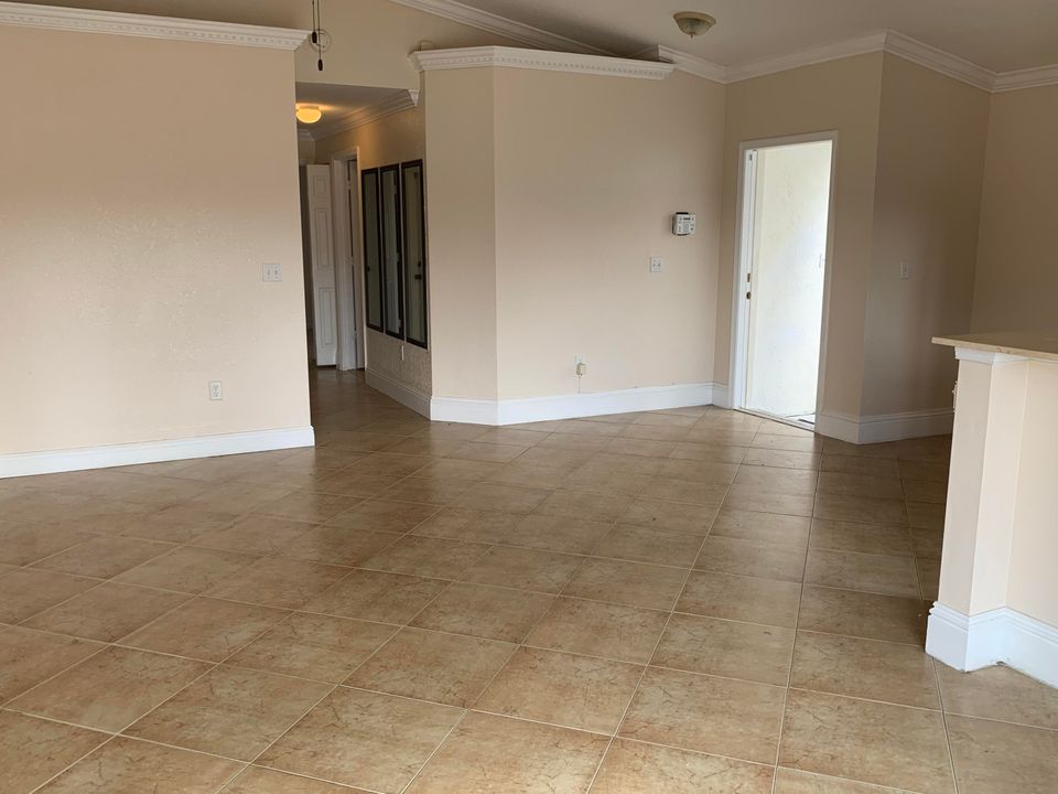 For Rent: $2,600 (3 beds, 2 baths, 1202 Square Feet)