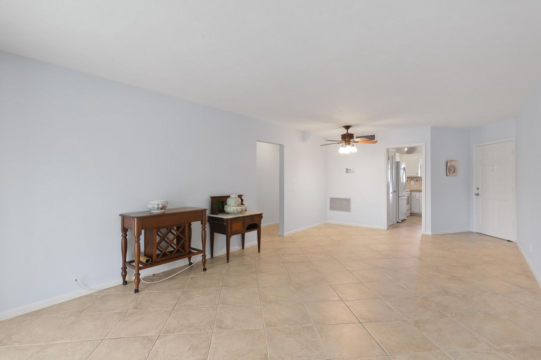 For Sale: $265,000 (2 beds, 2 baths, 886 Square Feet)