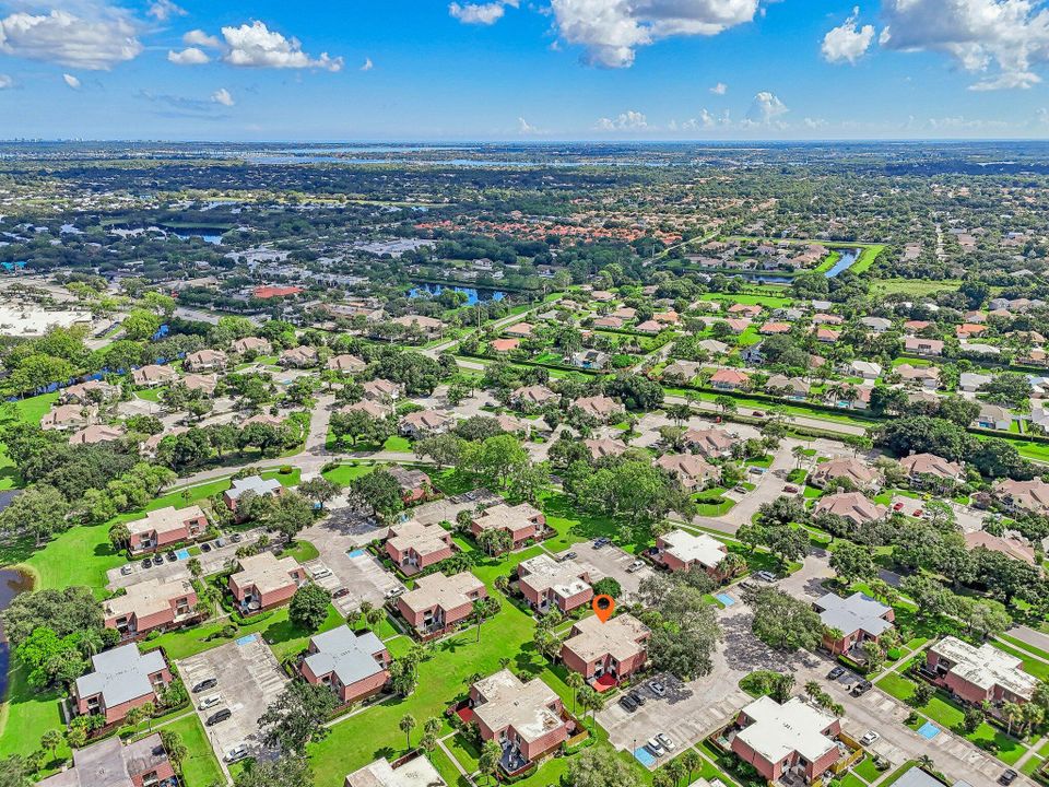 For Sale: $275,000 (2 beds, 2 baths, 1236 Square Feet)