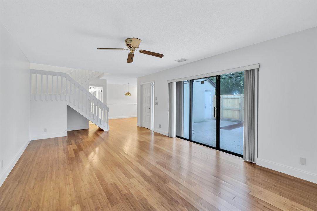 For Sale: $325,000 (2 beds, 2 baths, 1375 Square Feet)