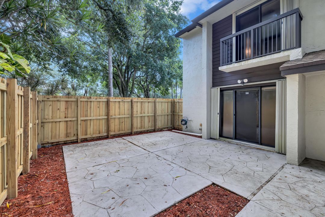 For Sale: $325,000 (2 beds, 2 baths, 1375 Square Feet)